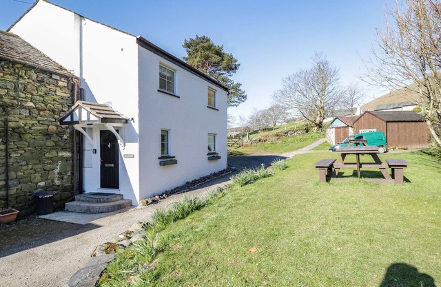 KILN HOW, pet friendly, with open fire in Threlkeld
