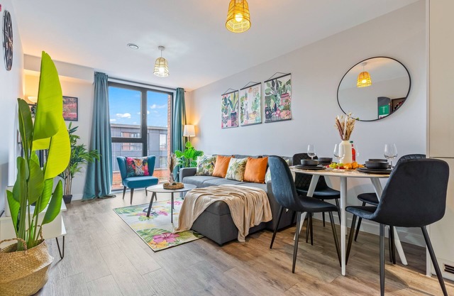 King Bed | 2bath | Parking | Netflix | City Centre