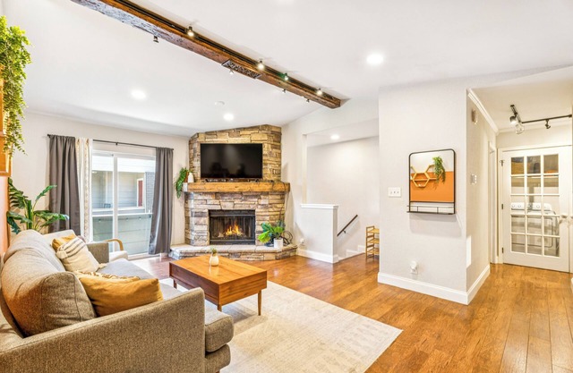 KING Bed Condo on Riverside; Great for Long Stays!