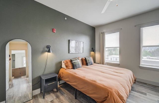 King Bed, Corp Stays, West 7th Cowboy's Retreat