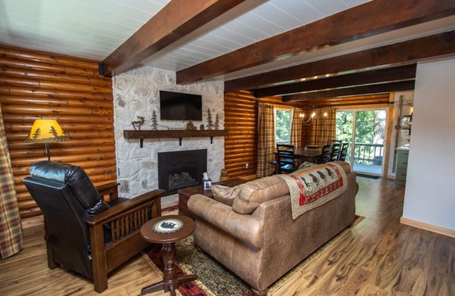King Bed, EV Plug, Pet Friendly, AC, Renovated