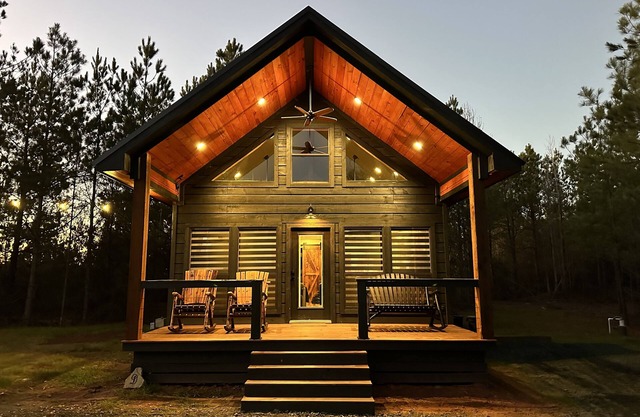 KING BED! Private trails! Cabin 12 acres! Firepit!