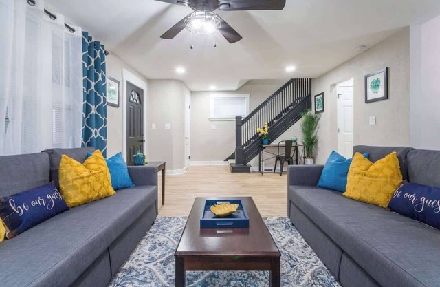 King Bed Suite, *Spacious Newly Remodeled House*