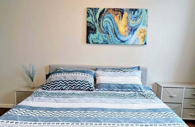King Bed Suite w/Off-Street Parking - C