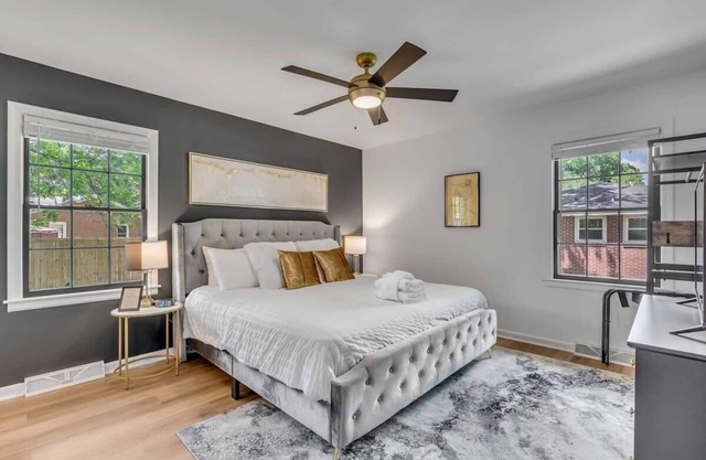 King Beds-Fire Pit-Minutes to Downtown & Beaches