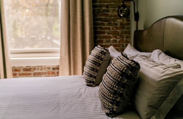 King Guest Room at The Jacksonville Inn