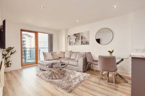 King River Canal View& Free Secure Parking!