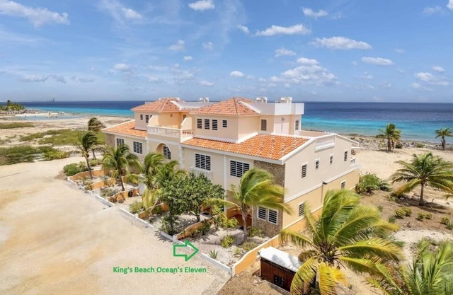King's Beach Ocean's Eleven, oceanfront 2 bed/2 bath
