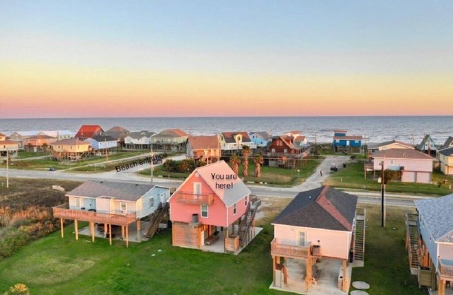 King size bed! 3BR Surfside Beach Bungalow Ocean & BayViews, Steps from Ocean!n