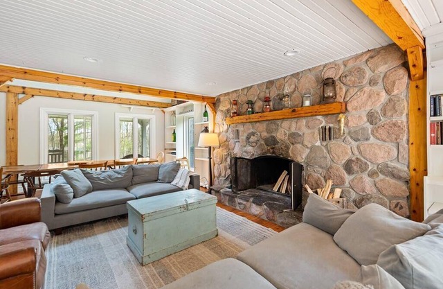 King Size Bed, Hot Tub, Pool - Waterfront Stay
