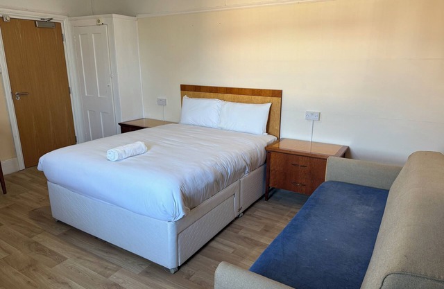 King Size Room with Wash Basin