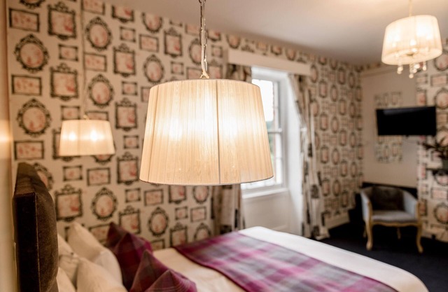 King-Standard-Ensuite with SHWR-Garden View-Room 7