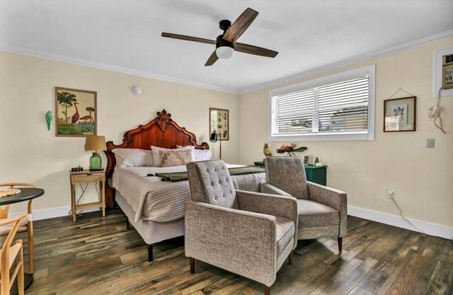 King Studio In DT | Free Laundry & Fast Wi-Fi