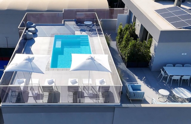 King Suite with heated pool in the heart of Bari