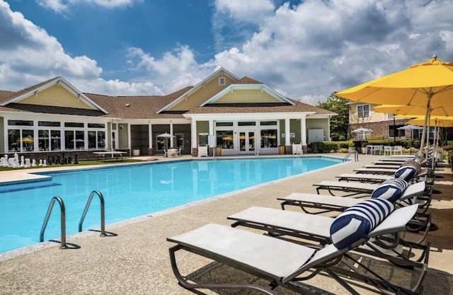 King suite with private bathroom. 2 bed & 2 full bath. Family and baby friendly.