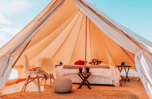 King Tent w/Shared Bathroom - Beauty awaits you just past the red cliffs.