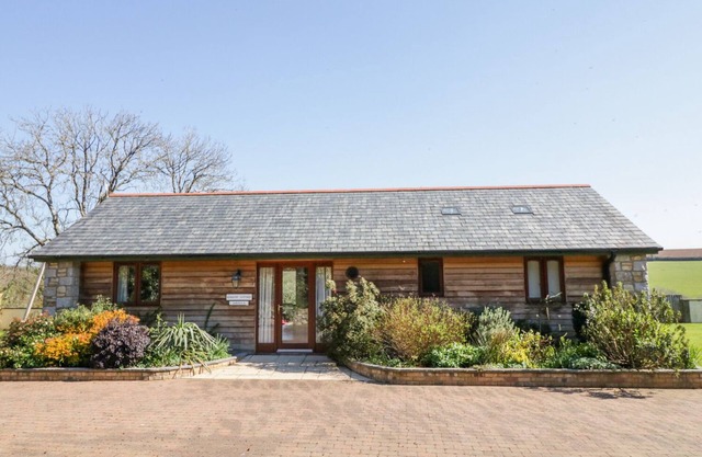 KINGCUP COTTAGE, family friendly, with a garden in St Columb Major