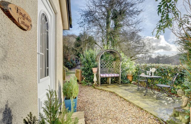Kingfisher Cottage - One Bedroom House, Sleeps 2