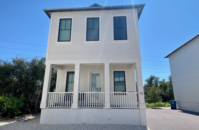 Kingfisher Cottage at Tannin *Breathtaking Coastal Home With Beach Access*
