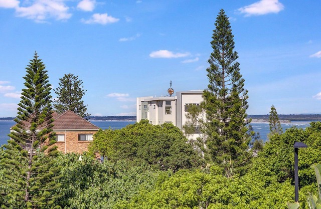 KINGS COVE UNIT 7 - Enjoy a modern refurbished interior and ocean views