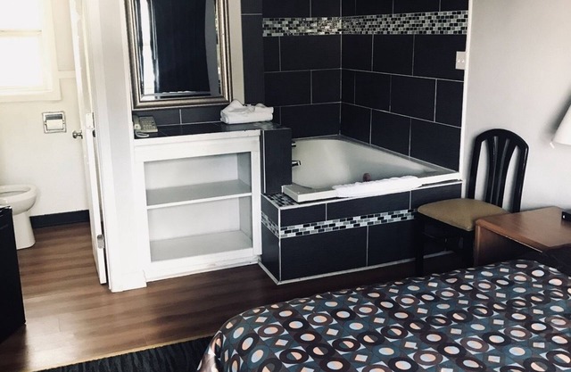 Kings Row Inn