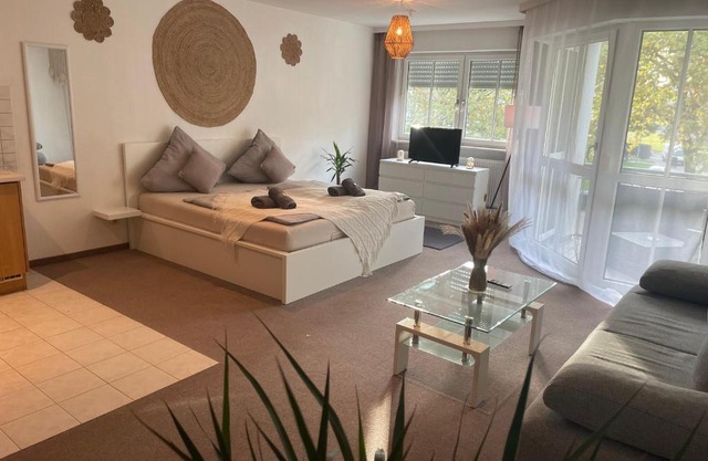Kingsize Bett BOHO Apartment mit Tiefgarage nähe Salzburg