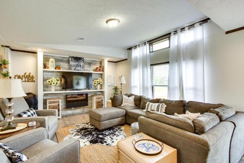 Kingston Home with On-Site Boat Parking 2 Mi to Lake