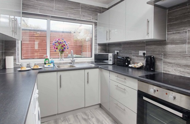 Kingston House by Lavender Stays; Wi-Fi, 6 guests