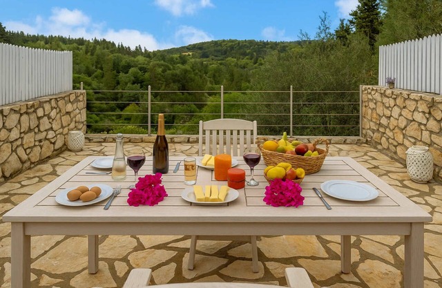 Kirki's Cozy Getaway - Paxoi Getaway w/Jacuzzi