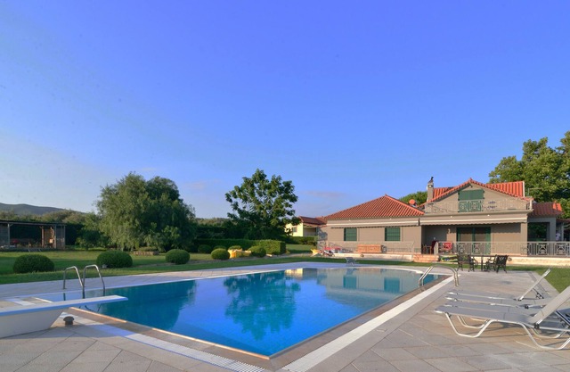 Kiskiras Estate - Private Lux Villa with Pool, Tennis court & gardens