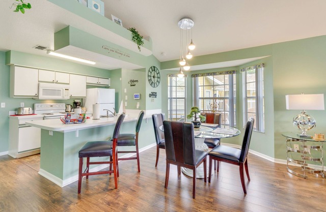 Kissimmee Condo w/Private Porch < 7 Mi to Disney!