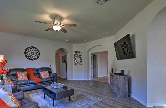 Kissimmee Villa w/ Private Pool ~ 13 Mi to Disney