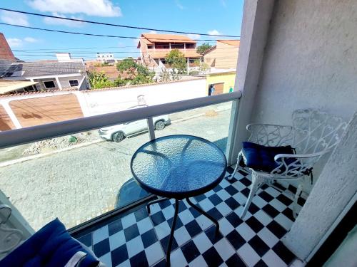 Kitnet Aconchegante com Varanda e Cozinha