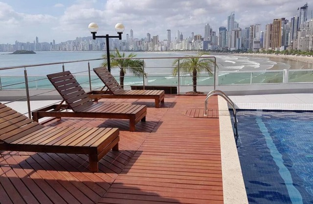Kitnet em Prédio com Vista Mar