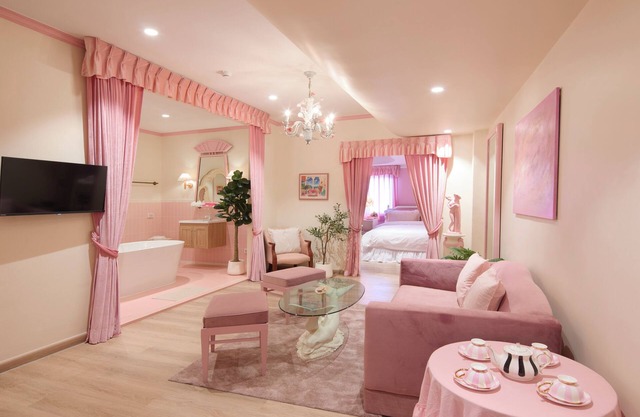 KITSCH HOTEL