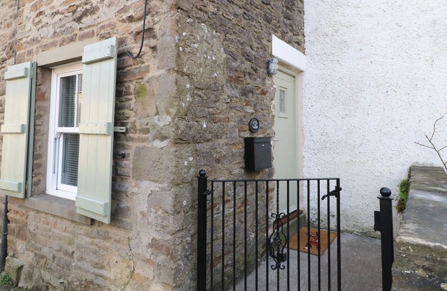 KITTEN COTTAGE, family friendly in West Witton