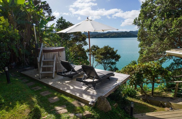 'KIWI LODGE' - a beautiful, secluded rustic cabin