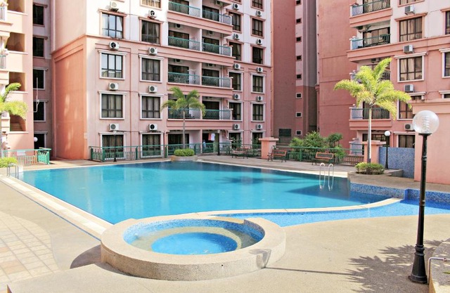 Marina Court Resort 
