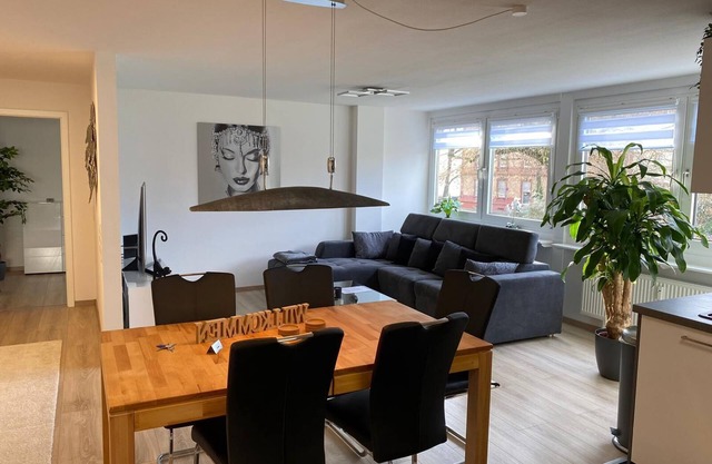 KL26: Modern 2 Bedroom Downtown Apartment