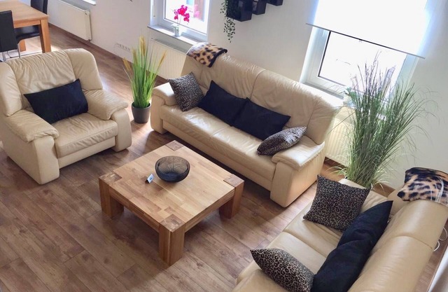 KL30: Modern Apartment with AC near Train Station
