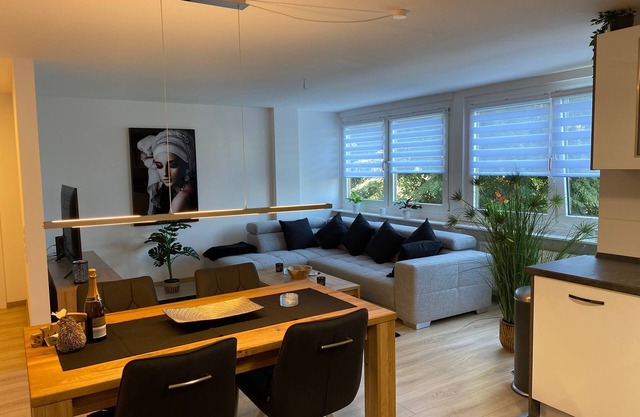 KL36: Modern 2 Bedroom Downtown Apartment