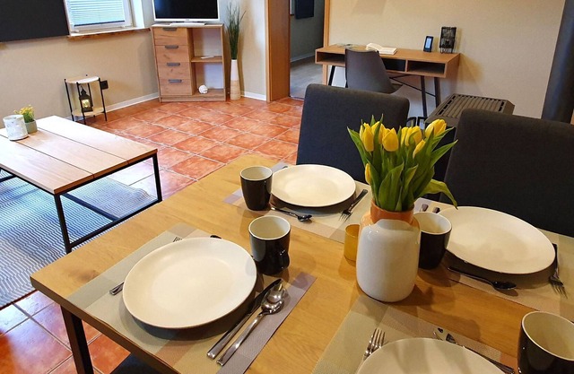 Kleine FW mit Kamin, Terrasse und Zwei Schlafzimmern - Ferienhaus Am Bach - mit 2 Ferienwohnungen