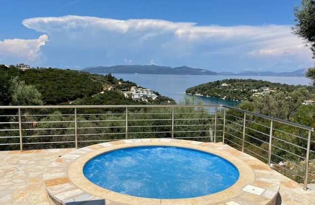 Kleine Villa auf Meganisi mit Whirlpool und Genialem Blick zu Vermieten