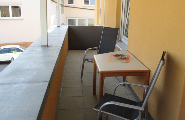 Kleines Appartement (22qm) ohne Küche mit Doppelbett und Balkon