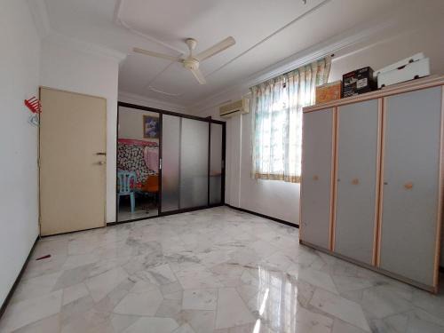 Kluang Budget Backpacker Home
