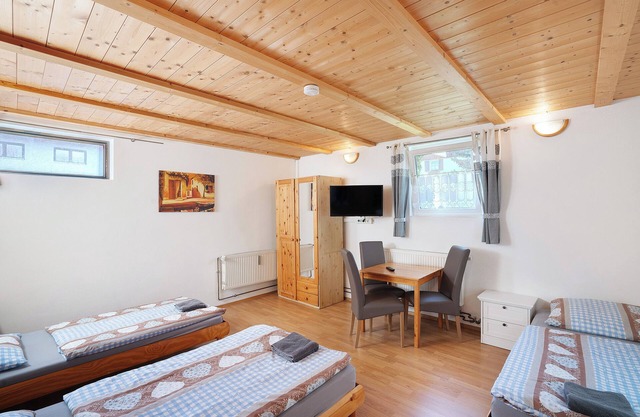 Knödelhof 'Appartement 12/13' with Shared Terrace and Wi-Fi