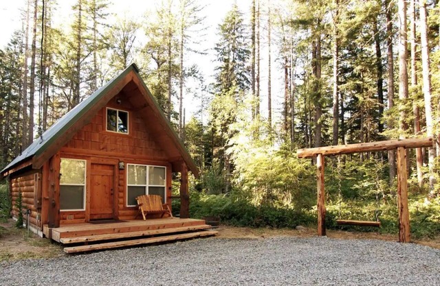 "Knot A Care Cabin" Rustic Retreat!