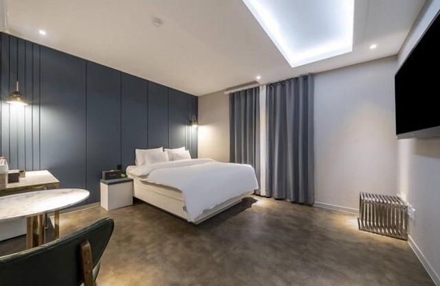 Knox Hotel