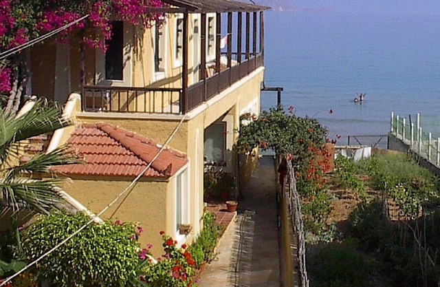Kokkini Hani: Beautiful apartment by the sea.