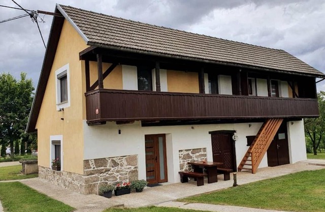 Kolpa reka "Merina hiša", bazen, savna